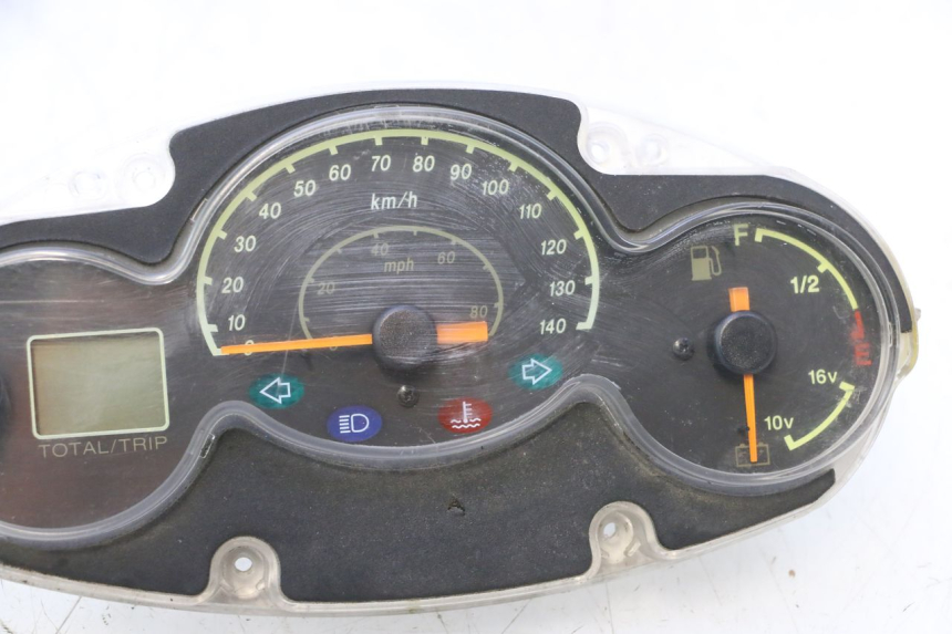 photo de TELLERSTAND YAMAHA YP MAJESTY 125 (2002 - 2006) - Kenmerkende details