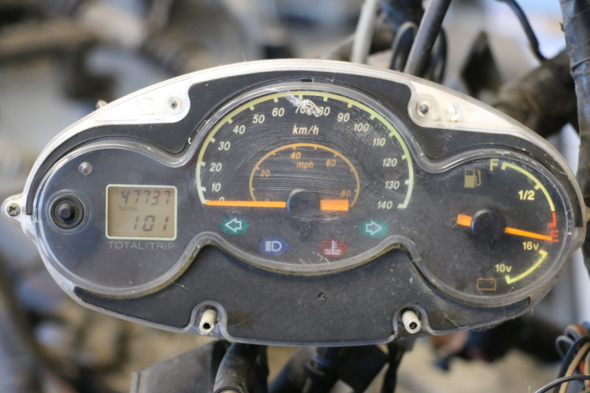 photo de TELLERSTAND YAMAHA YP MAJESTY 125 (2002 - 2006) - Aanvullende foto