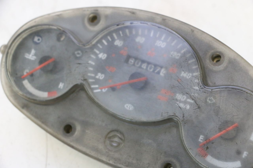 photo de TELLERSTAND YAMAHA YP MAJESTY 125 (1998 - 2001) - Detailaanzicht