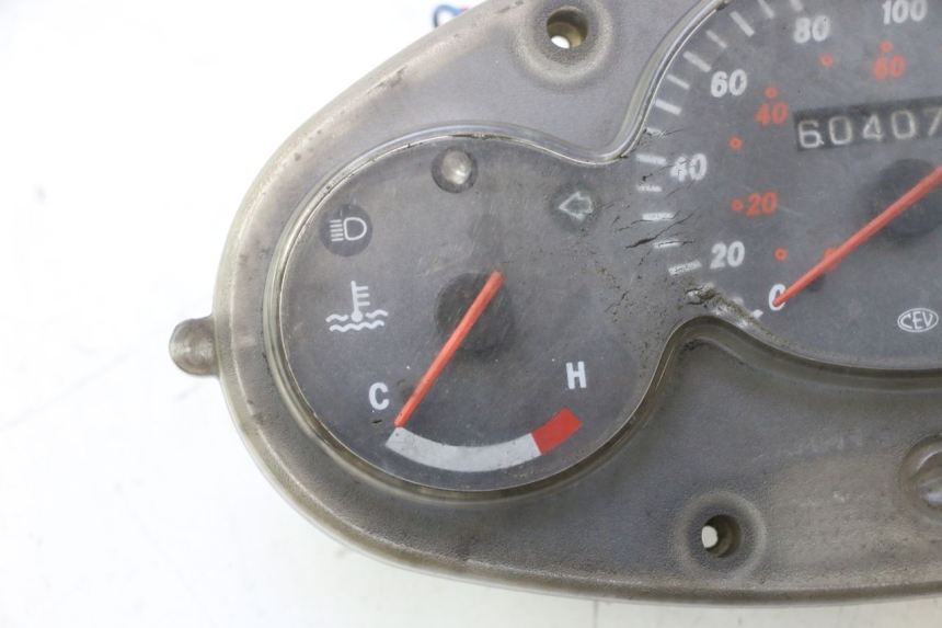 photo de TELLERSTAND YAMAHA YP MAJESTY 125 (1998 - 2001) - Zoom op kwaliteit