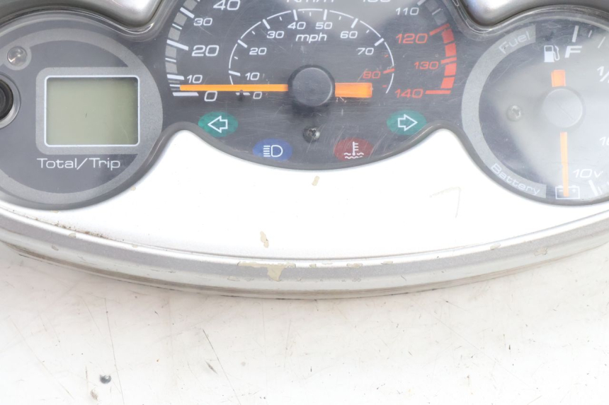 photo de TELLERSTAND YAMAHA YP MAJESTY 125 (2007 - 2010) - Zoom op gebruiksstaat