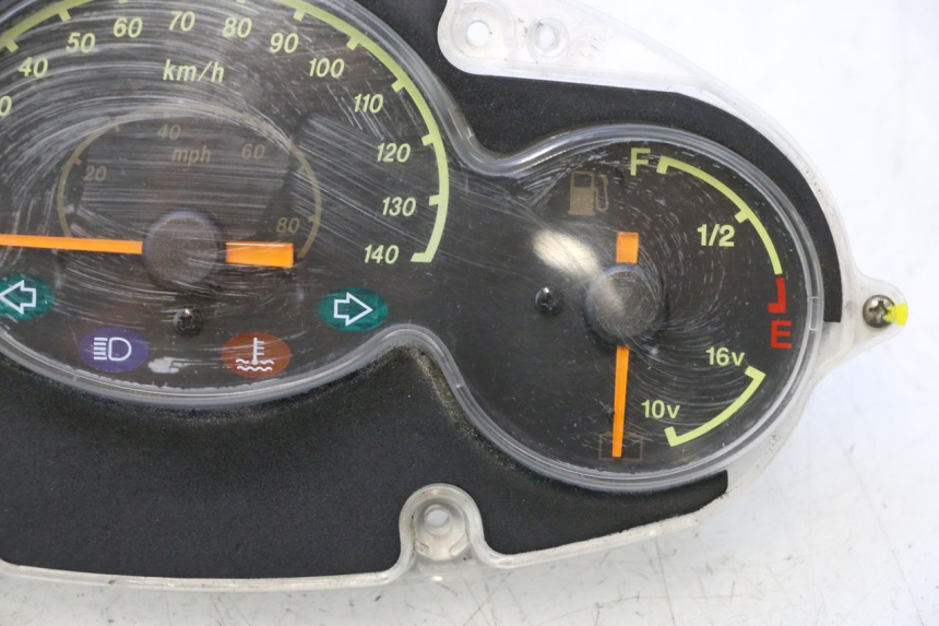 photo de TELLERSTAND YAMAHA YP MAJESTY 125 (2002 - 2006) - Zoom op componenten
