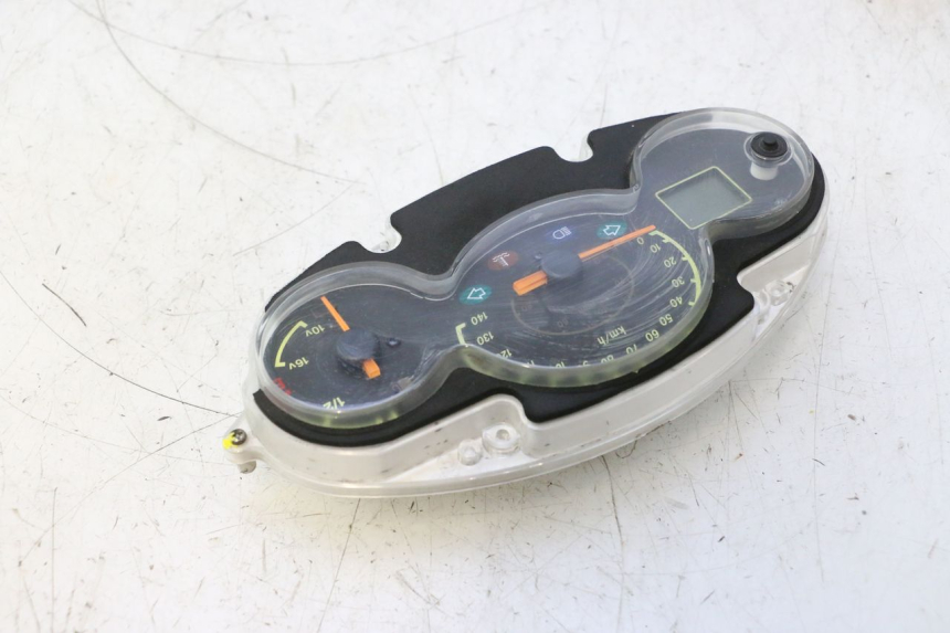 photo de TELLERSTAND YAMAHA YP MAJESTY 125 (2002 - 2006) - Bevestigingspunten