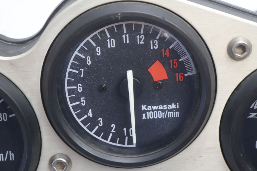 photo de TELLERSTAND KAWASAKI ZX-6R ZX6R 600 (1995 - 1997) - Andere kijkhoek