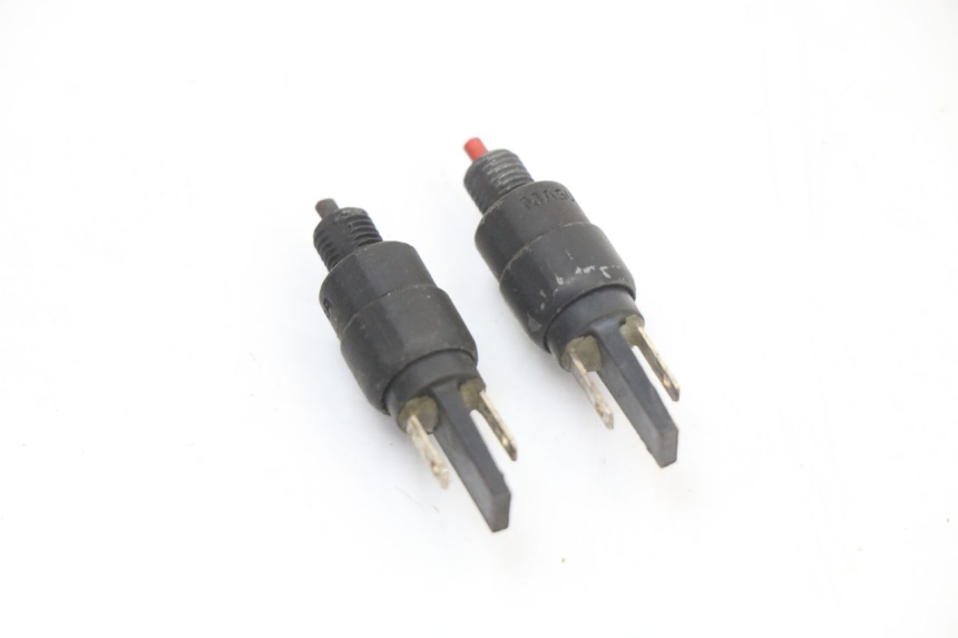 photo de ACHTERREMLICHTSCHAKELAAR PIAGGIO LIBERTY 4T 50 (2018 - 2021) - Detail van het onderdeel