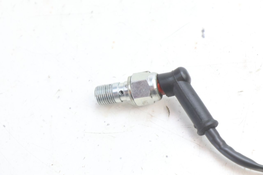 photo de ACHTERREMLICHTSCHAKELAAR RIEJU MRT PRO SUPERMOTARD 50 (2007 - 2018) - Detail van het onderdeel