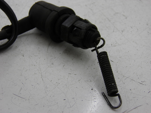 photo de ACHTERREMLICHTSCHAKELAAR YAMAHA YBR 125 (2004 - 2006) - Andere kijkhoek