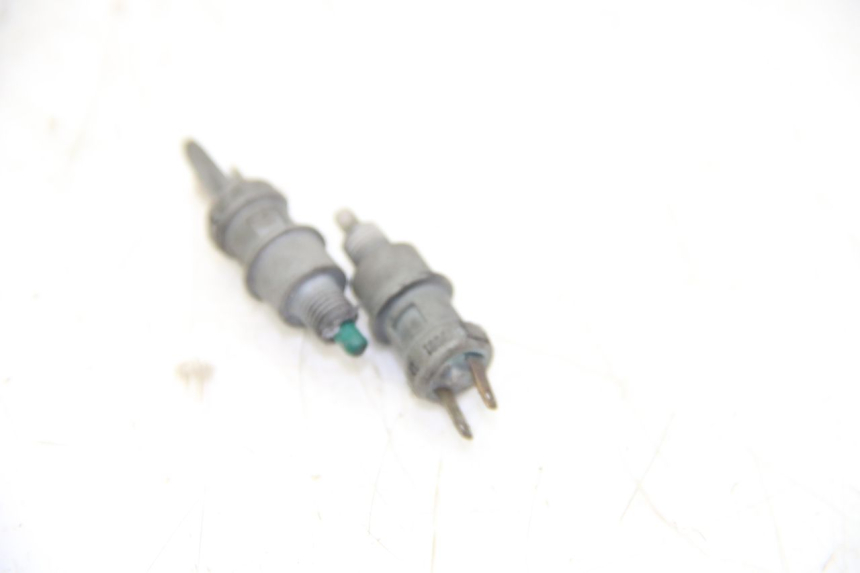 photo de STOPLICHTSCHAKELAAR MBK BOOSTER SPIRIT 50 (1999 - 2003) - Detail van het onderdeel