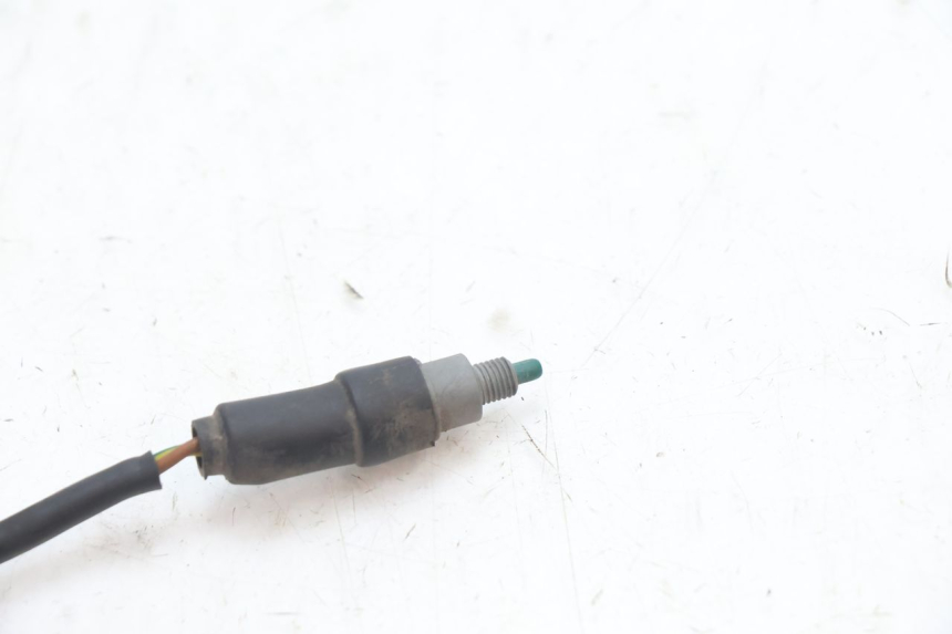 photo de STOPLICHTSCHAKELAAR MBK BOOSTER SPIRIT 50 (2004 - 2017) - Zoom op gebruiksstaat