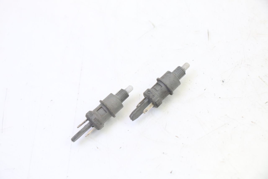 photo de STOPLICHTSCHAKELAAR PEUGEOT CITYSTAR 50 (2013 - 2017) - Detail van het onderdeel