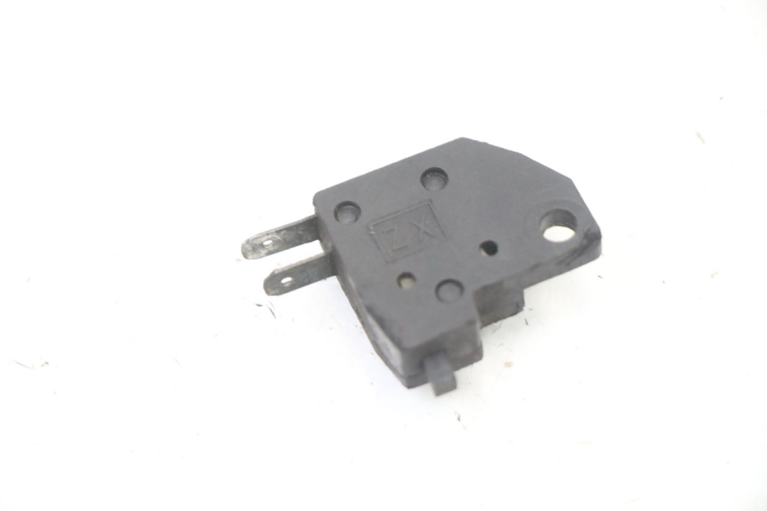 photo de RECHTS REMLICHTSCHAKELAAR KYMCO DINK STREET 125 (2009 - 2014) - Zoom op gebruiksstaat