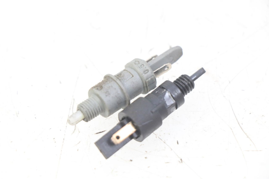 photo de STOPLICHTSCHAKELAAR PEUGEOT E-VIVACITY 1 (2012 - 2018) - Hoofdaanzicht