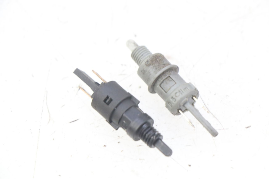 photo de STOPLICHTSCHAKELAAR PEUGEOT E-VIVACITY 1 (2012 - 2018) - Detail van het onderdeel