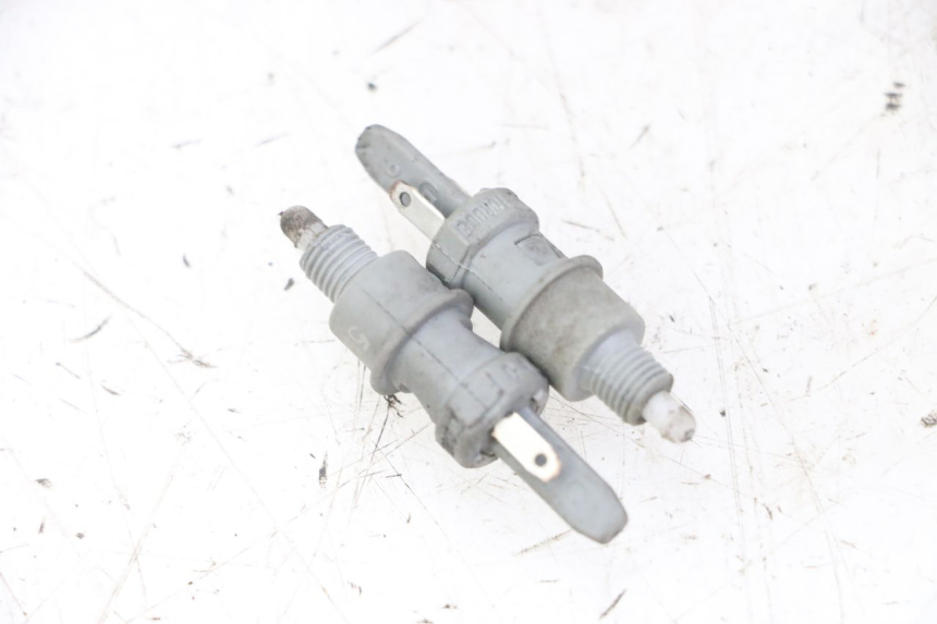 photo de STOPLICHTSCHAKELAAR PEUGEOT ELYSTAR 125 (2002 - 2007) - Detail van het onderdeel