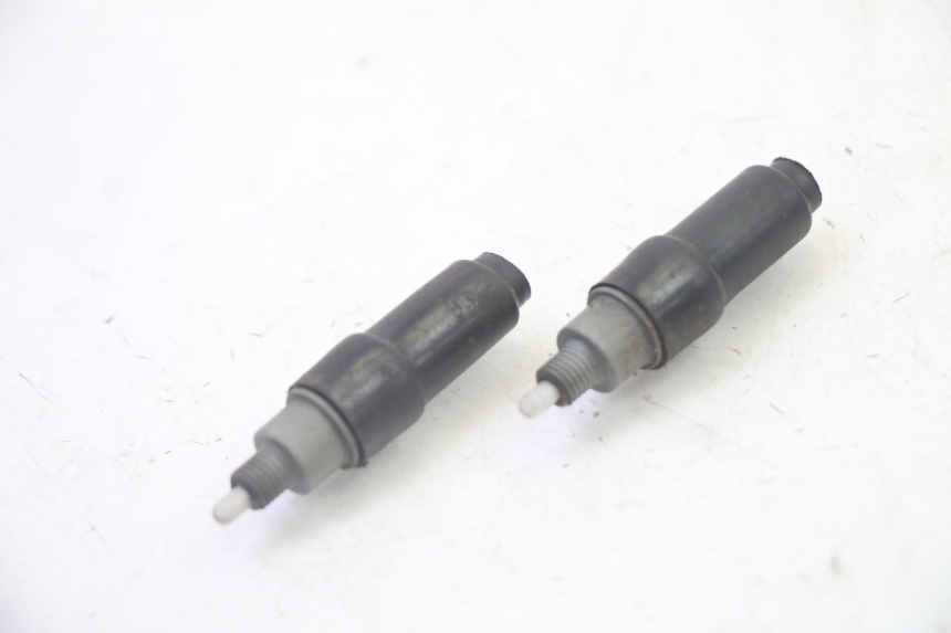 photo de STOPLICHTSCHAKELAAR PEUGEOT ELYSTAR 50 (2002 - 2014) - Detail van het onderdeel