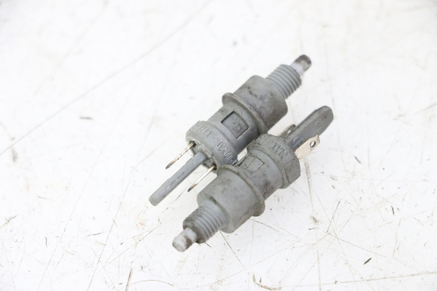 photo de STOPLICHTSCHAKELAAR PEUGEOT ELYSTAR 50 (2002 - 2014) - Hoofdaanzicht