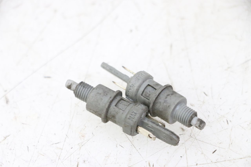 photo de STOPLICHTSCHAKELAAR PEUGEOT ELYSTAR 50 (2002 - 2014) - Detail van het onderdeel