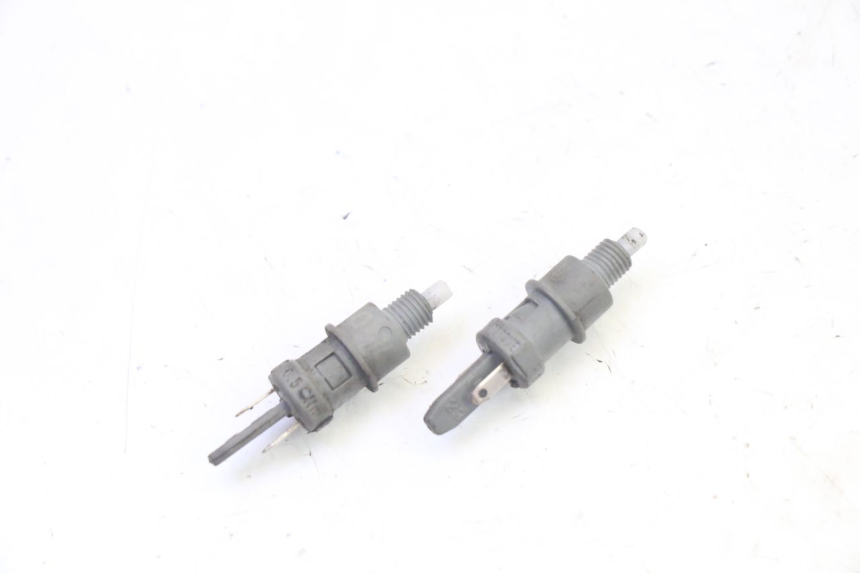 photo de STOPLICHTSCHAKELAAR PEUGEOT ELYSTAR 50 (2002 - 2014) - Detail van het onderdeel