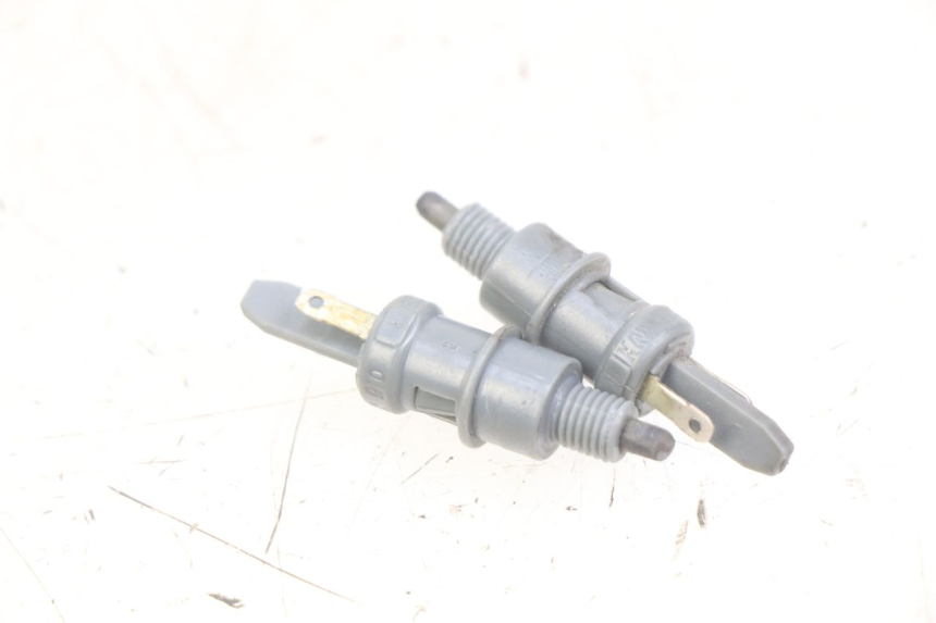 photo de STOPLICHTSCHAKELAAR PIAGGIO FLY 2T 50 (2004 - 2017) - Detail van het onderdeel