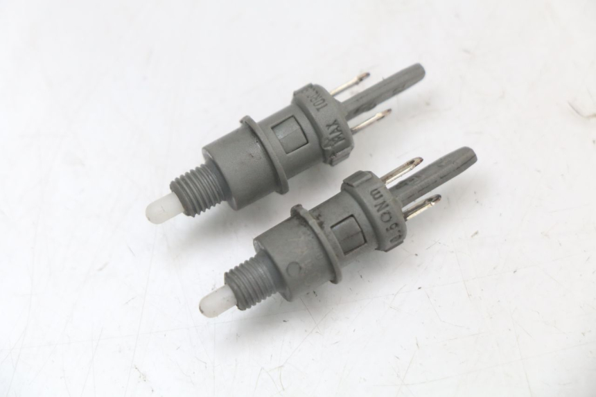 photo de STOPLICHTSCHAKELAAR PEUGEOT GEOPOLIS RS 125 (2007 - 2009) - Detail van het onderdeel