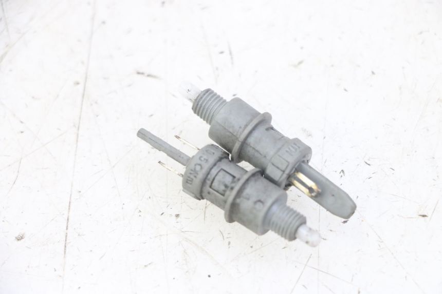 photo de STOPLICHTSCHAKELAAR PEUGEOT JET FORCE CARBU 50 (2003 - 2016) - Detail van het onderdeel