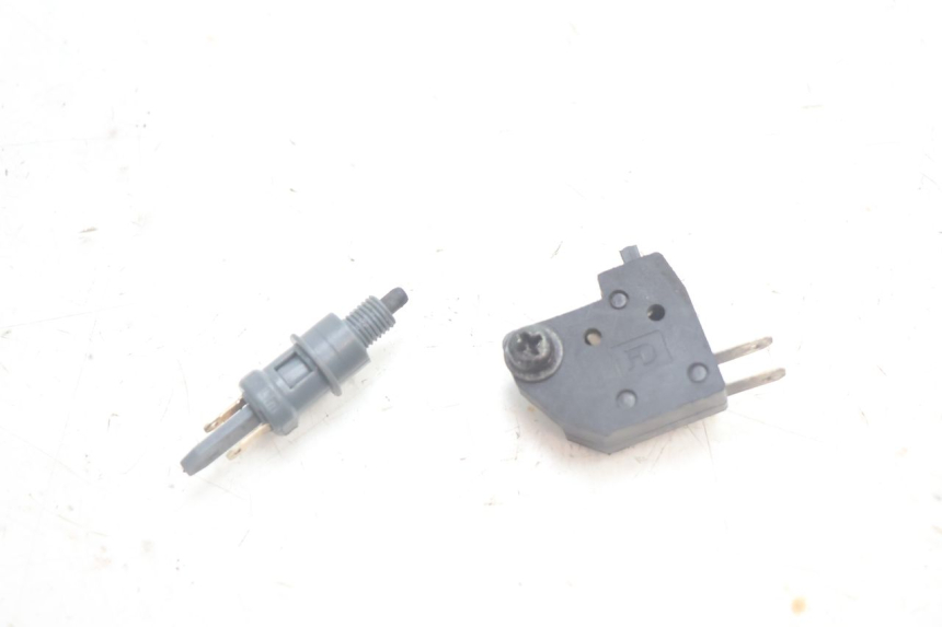 photo de STOPLICHTSCHAKELAAR PEUGEOT KISBEE 2T 50 (2010 - 2017) - Hoofdaanzicht