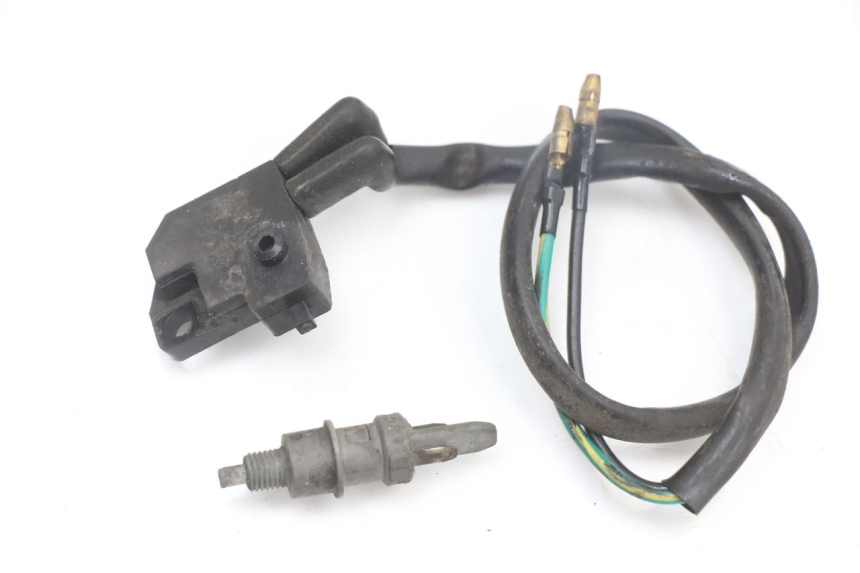 photo de STOPLICHTSCHAKELAAR PEUGEOT KISBEE 4T 50 (2018 - 2022) - Hoofdaanzicht