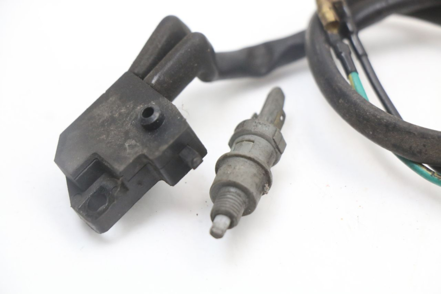 photo de STOPLICHTSCHAKELAAR PEUGEOT KISBEE 4T 50 (2018 - 2022) - Detail van het onderdeel