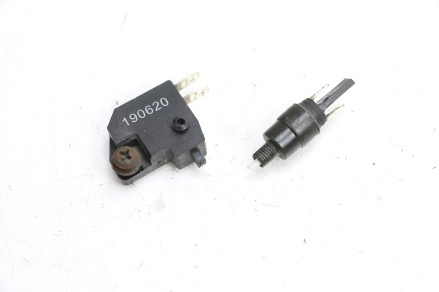 photo de STOPLICHTSCHAKELAAR PEUGEOT KISBEE 4T 50 (2018 - 2022) - Detail van het onderdeel