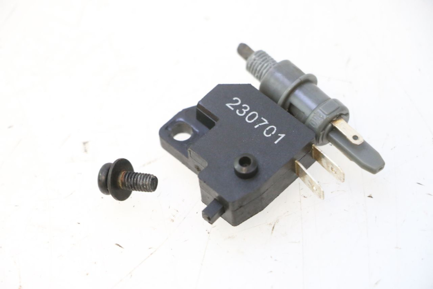 photo de STOPLICHTSCHAKELAAR PEUGEOT KISBEE 4T 50 (2023 - 2026) - Zoom op gebruiksstaat