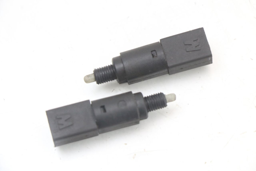 photo de STOPLICHTSCHAKELAAR PIAGGIO LIBERTY 4T 50 (2004 - 2008) - Detail van het onderdeel