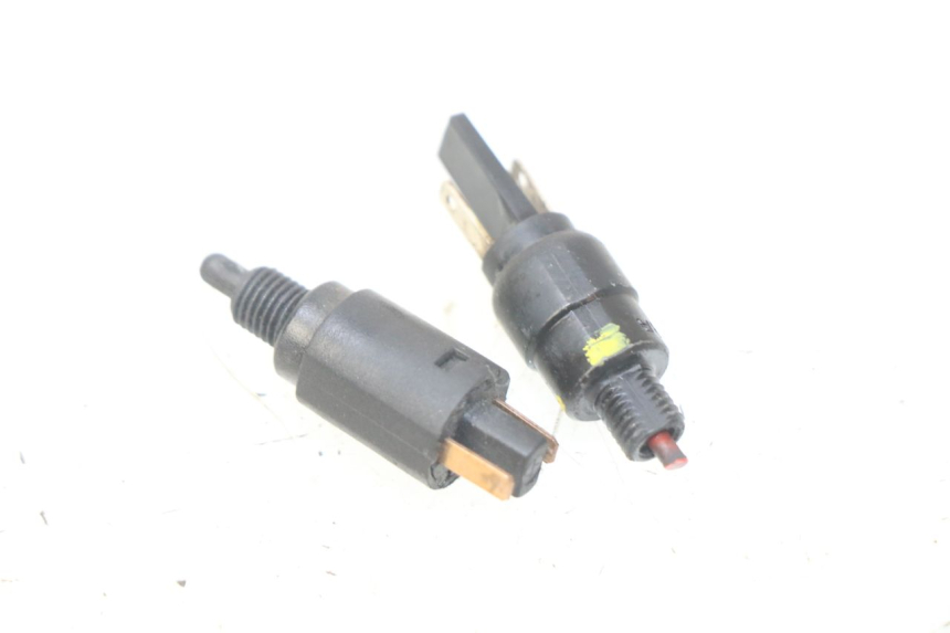 photo de STOPLICHTSCHAKELAAR PIAGGIO LIBERTY IGET S 125 (2016 - 2020) - Detail van het onderdeel