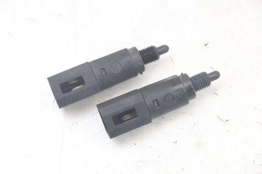 photo de STOPLICHTSCHAKELAAR PIAGGIO LIBERTY 125 (2009 - 2013) - Zoom op gebruiksstaat