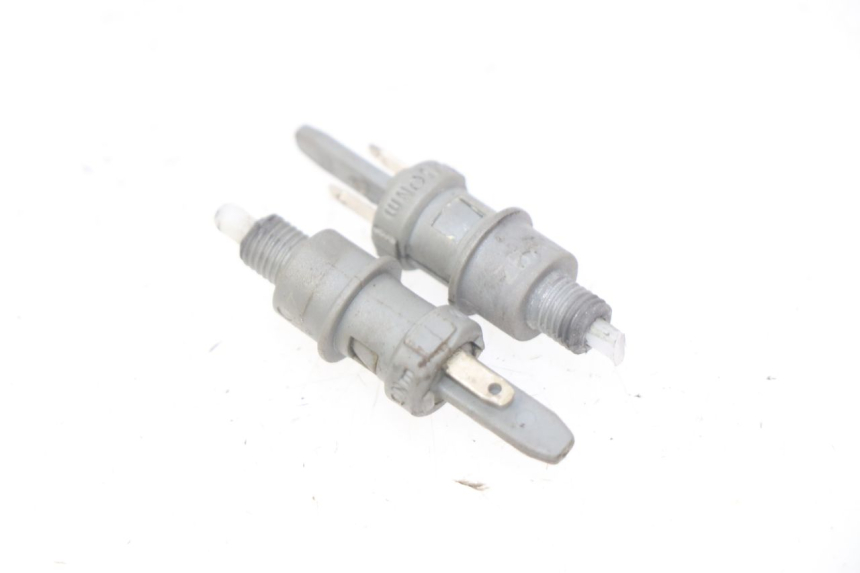 photo de STOPLICHTSCHAKELAAR PEUGEOT LUDIX 2 PRO 4T 50 (2008 - 2013) - Detail van het onderdeel