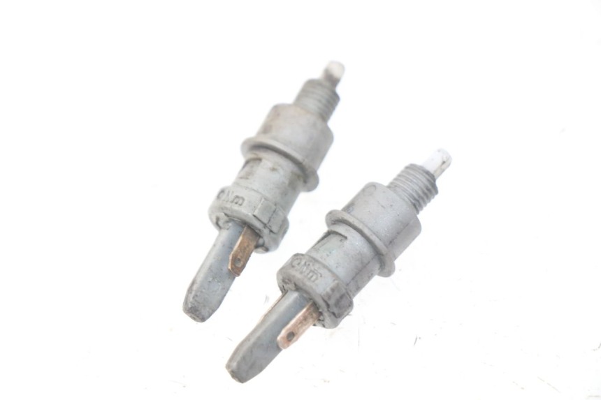 photo de STOPLICHTSCHAKELAAR PEUGEOT LUDIX 50 (2005 - 2007) - Detail van het onderdeel