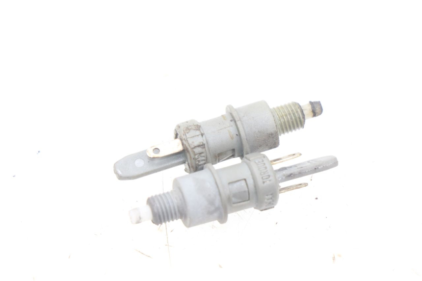 photo de STOPLICHTSCHAKELAAR PEUGEOT LUDIX 50 (2008 - 2017) - Detail van het onderdeel