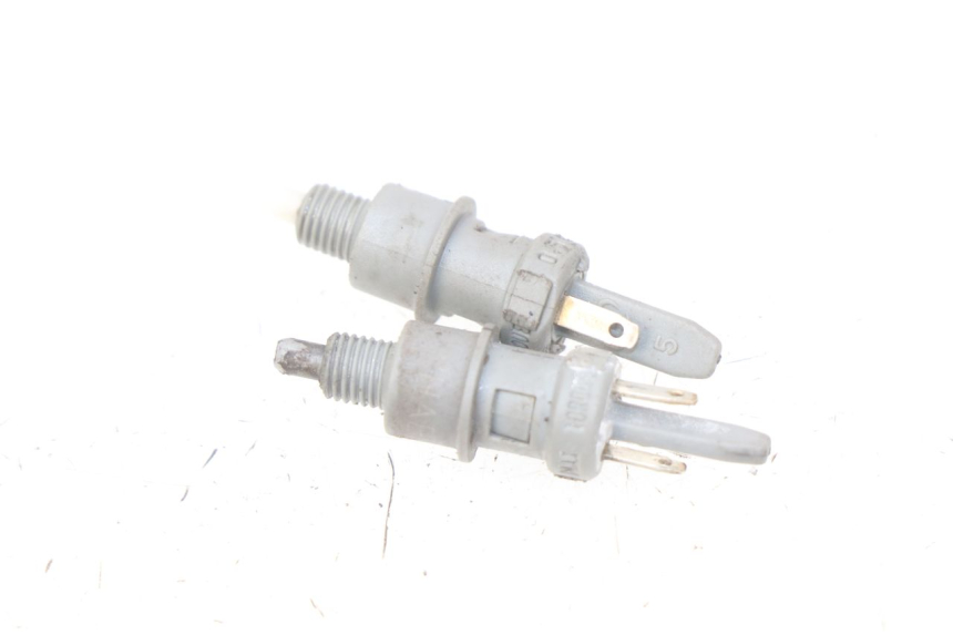 photo de STOPLICHTSCHAKELAAR PEUGEOT LUDIX 50 (2008 - 2017) - Detail van het onderdeel