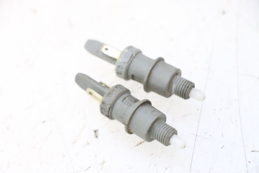 photo de STOPLICHTSCHAKELAAR PEUGEOT LUDIX ONE 50 (2004 - 2013) - Detail van het onderdeel