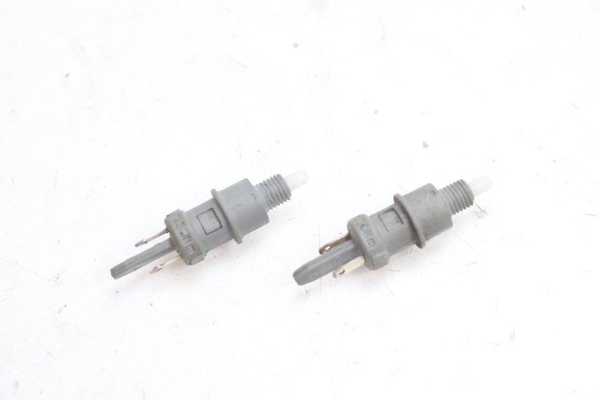 photo de STOPLICHTSCHAKELAAR PEUGEOT LUDIX ONE 50 (2004 - 2013) - Detail van het onderdeel