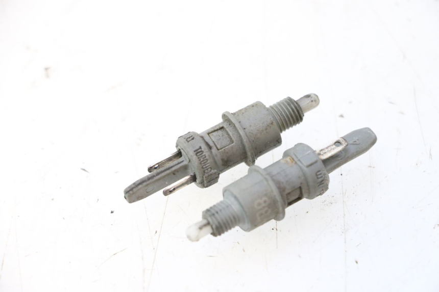 photo de STOPLICHTSCHAKELAAR PEUGEOT LUDIX ONE 50 (2004 - 2006) - Detail van het onderdeel
