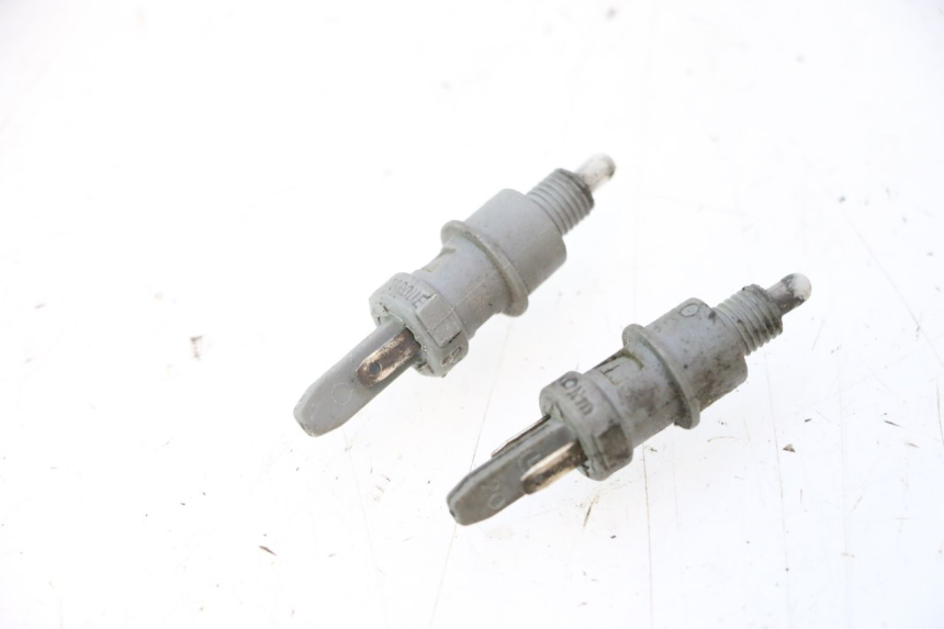 photo de STOPLICHTSCHAKELAAR PEUGEOT LUDIX ONE 50 (2004 - 2006) - Zoom op gebruiksstaat