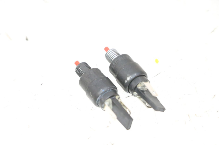 photo de STOPLICHTSCHAKELAAR PIAGGIO MP3 HPE 310 (2024 - 2025) - Detail van het onderdeel