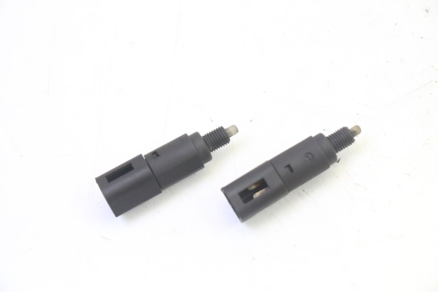 photo de STOPLICHTSCHAKELAAR PIAGGIO MP3 125 (2006 - 2014) - Detail van het onderdeel