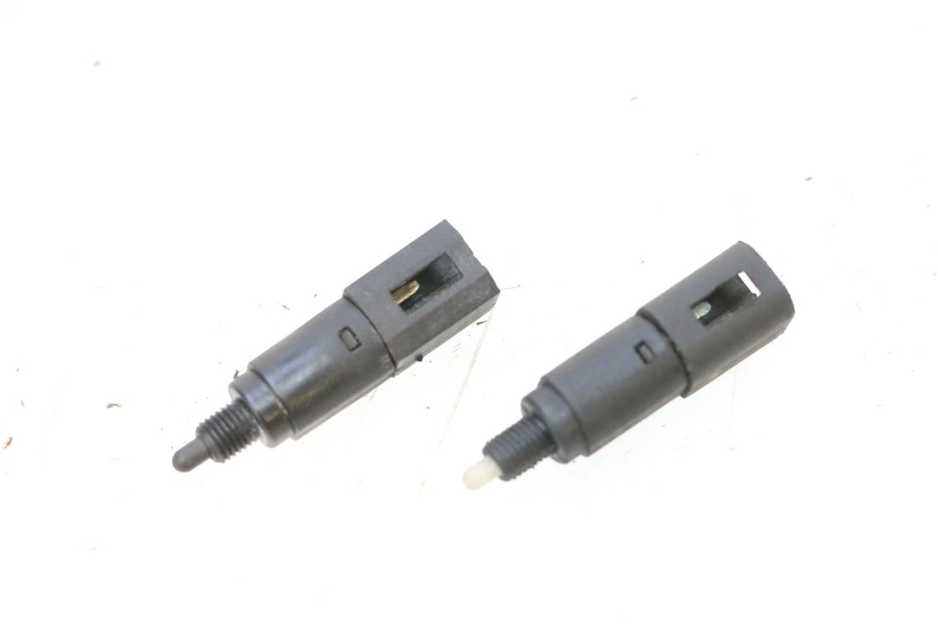 photo de STOPLICHTSCHAKELAAR PIAGGIO MP3 125 (2006 - 2014) - Hoofdaanzicht