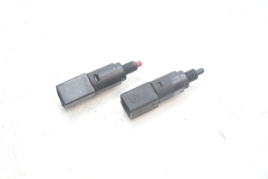 photo de STOPLICHTSCHAKELAAR PIAGGIO MP3 125 (2006 - 2014) - Detail van het onderdeel