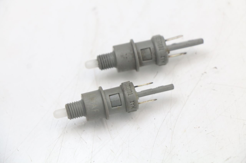 photo de STOPLICHTSCHAKELAAR PEUGEOT LUDIX 50 (2005 - 2007) - Detail van het onderdeel