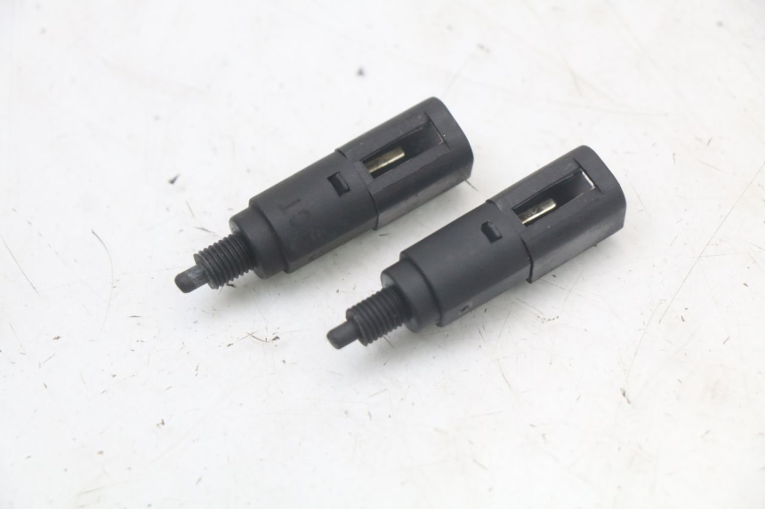 photo de STOPLICHTSCHAKELAAR PIAGGIO NEW TYPHOON 50 (2010 - 2017) - Detail van het onderdeel