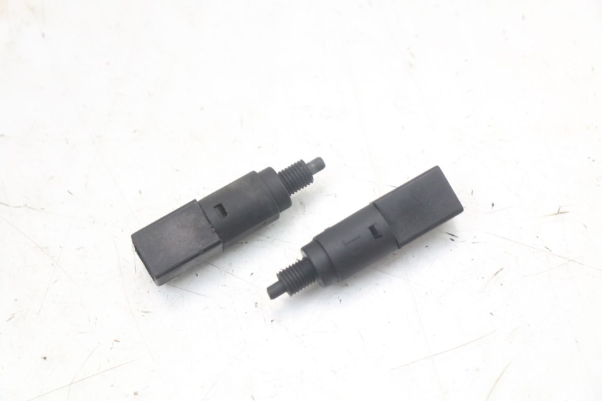 photo de STOPLICHTSCHAKELAAR PIAGGIO NEW TYPHOON 50 (2010 - 2017) - Zoom op gebruiksstaat