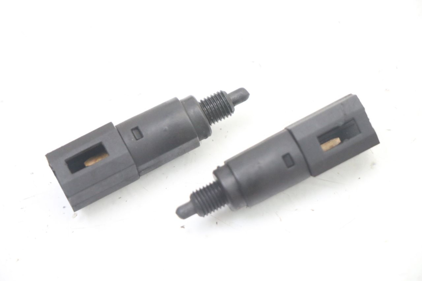 photo de STOPLICHTSCHAKELAAR PIAGGIO VESPA GRANTURISMO 125 (2003 - 2007) - Detail van het onderdeel