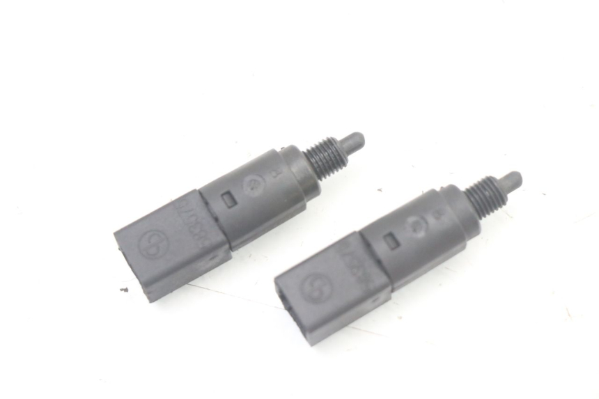 photo de STOPLICHTSCHAKELAAR PIAGGIO VESPA GRANTURISMO 125 (2003 - 2007) - Zoom op gebruiksstaat